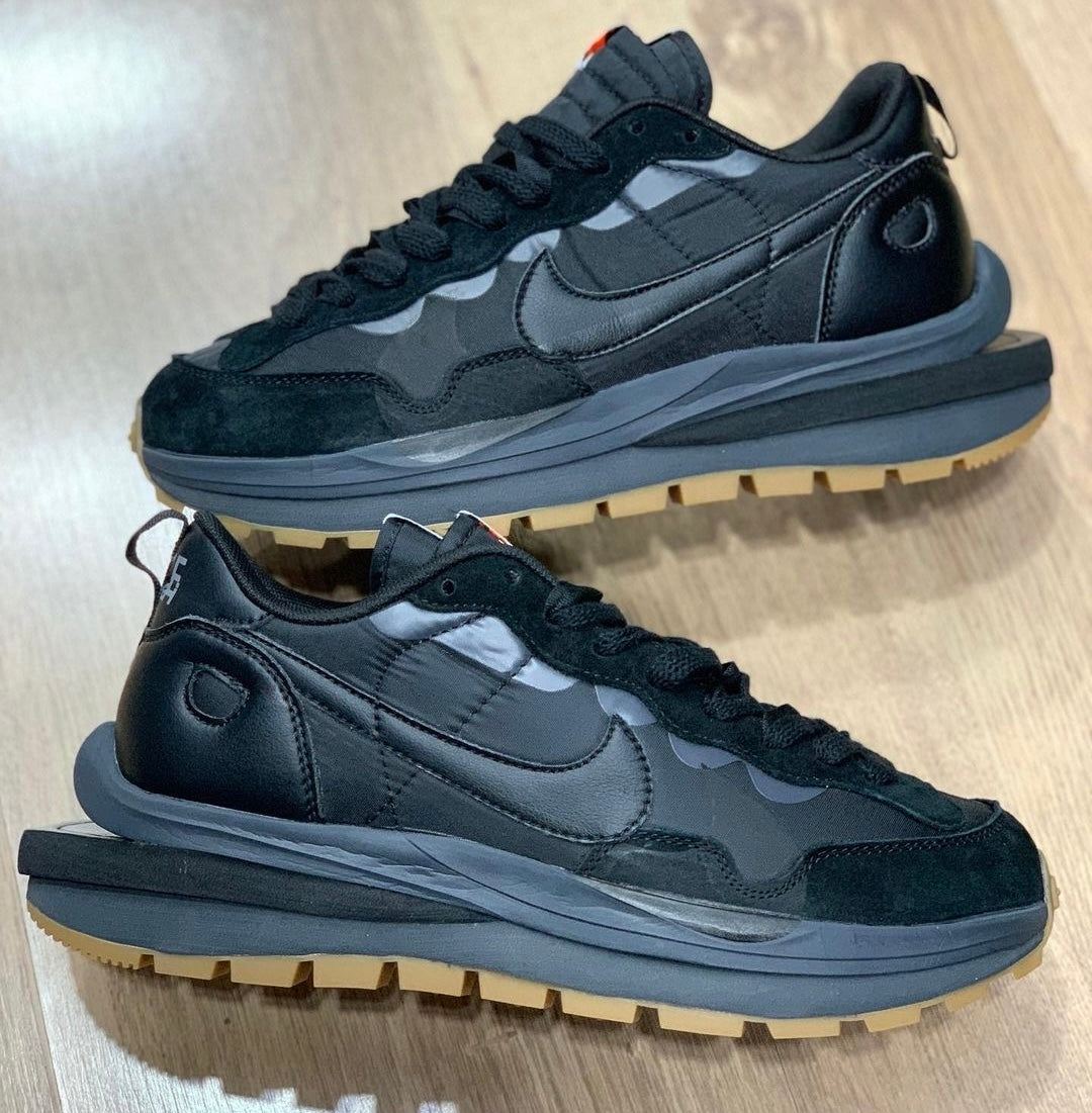 Tênis Sacai x VaporWaffle 'Black Gum'