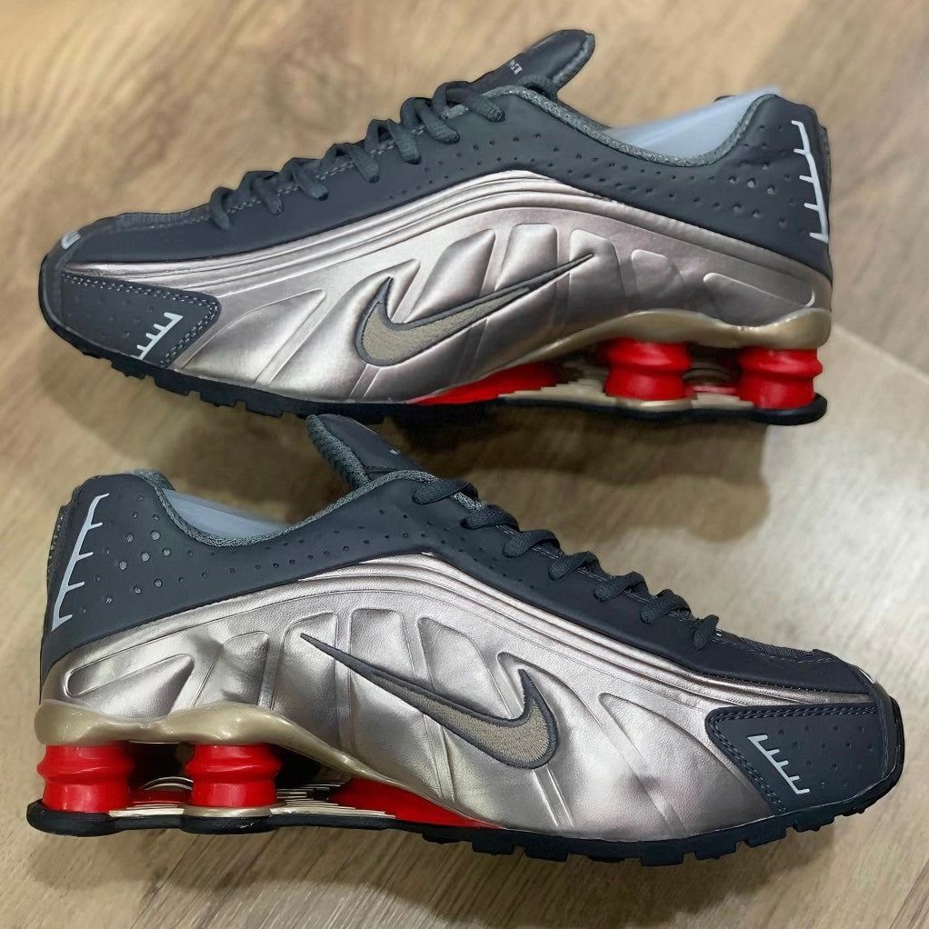 Tênis Shox R4 'Metallic Bronze'