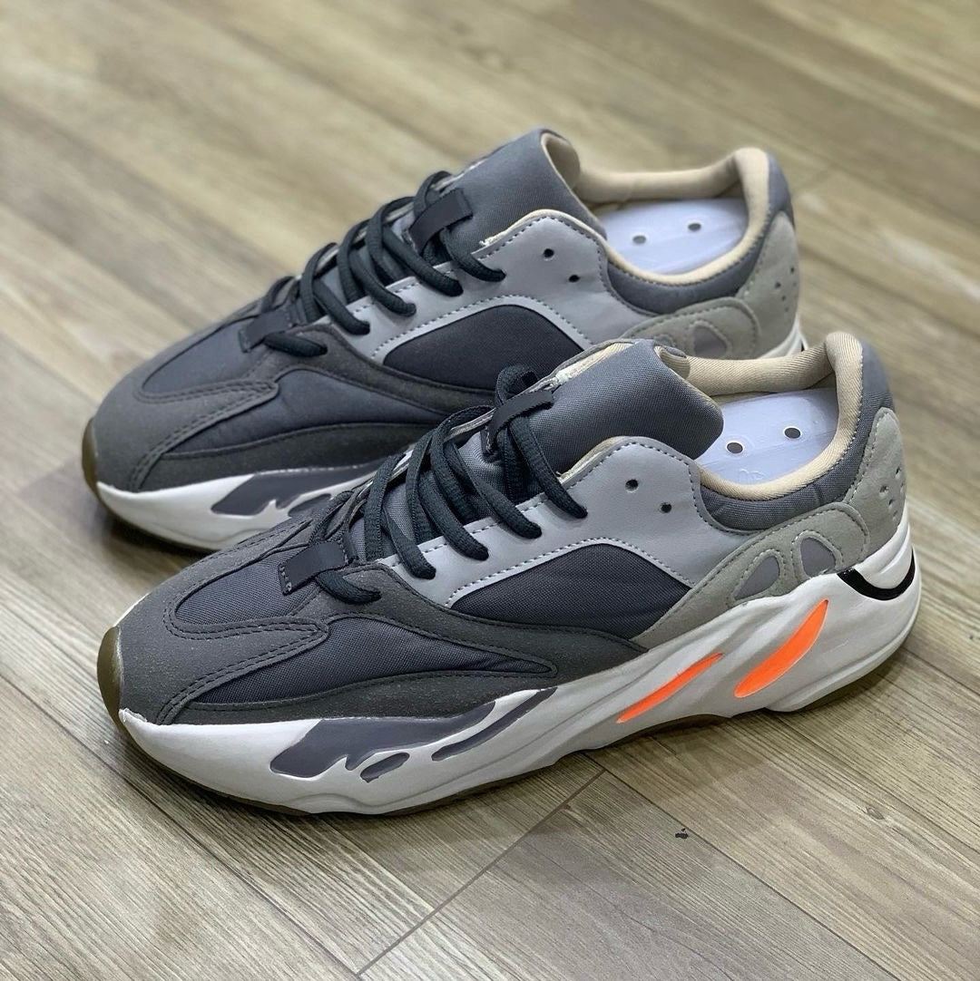 Tênis Yeezy Boost 700 'Magnet'