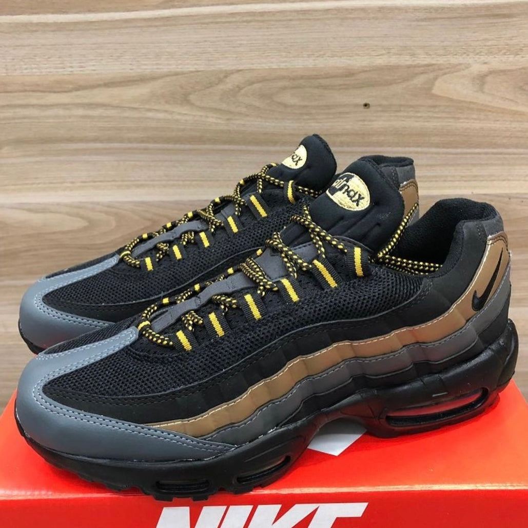 Tênis Air Max 95 'Black Metallic Gold'