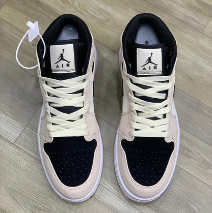Tênis Jordan 1 Mid 'Guava Ice'