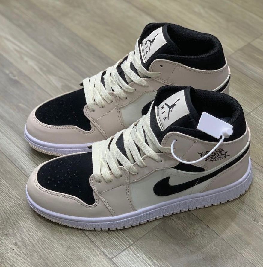 Tênis Jordan 1 Mid 'Guava Ice'