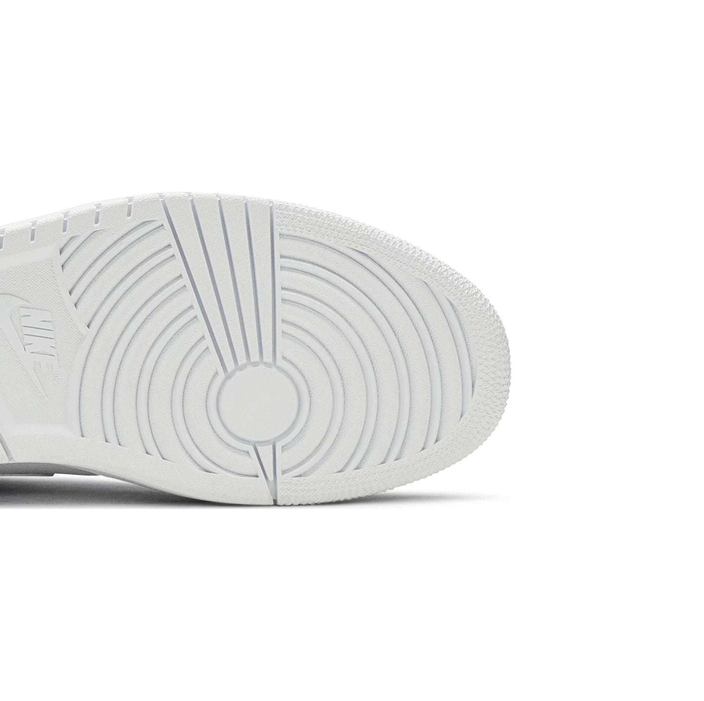 Tênis Jordan 1 Mid 'Triple White'
