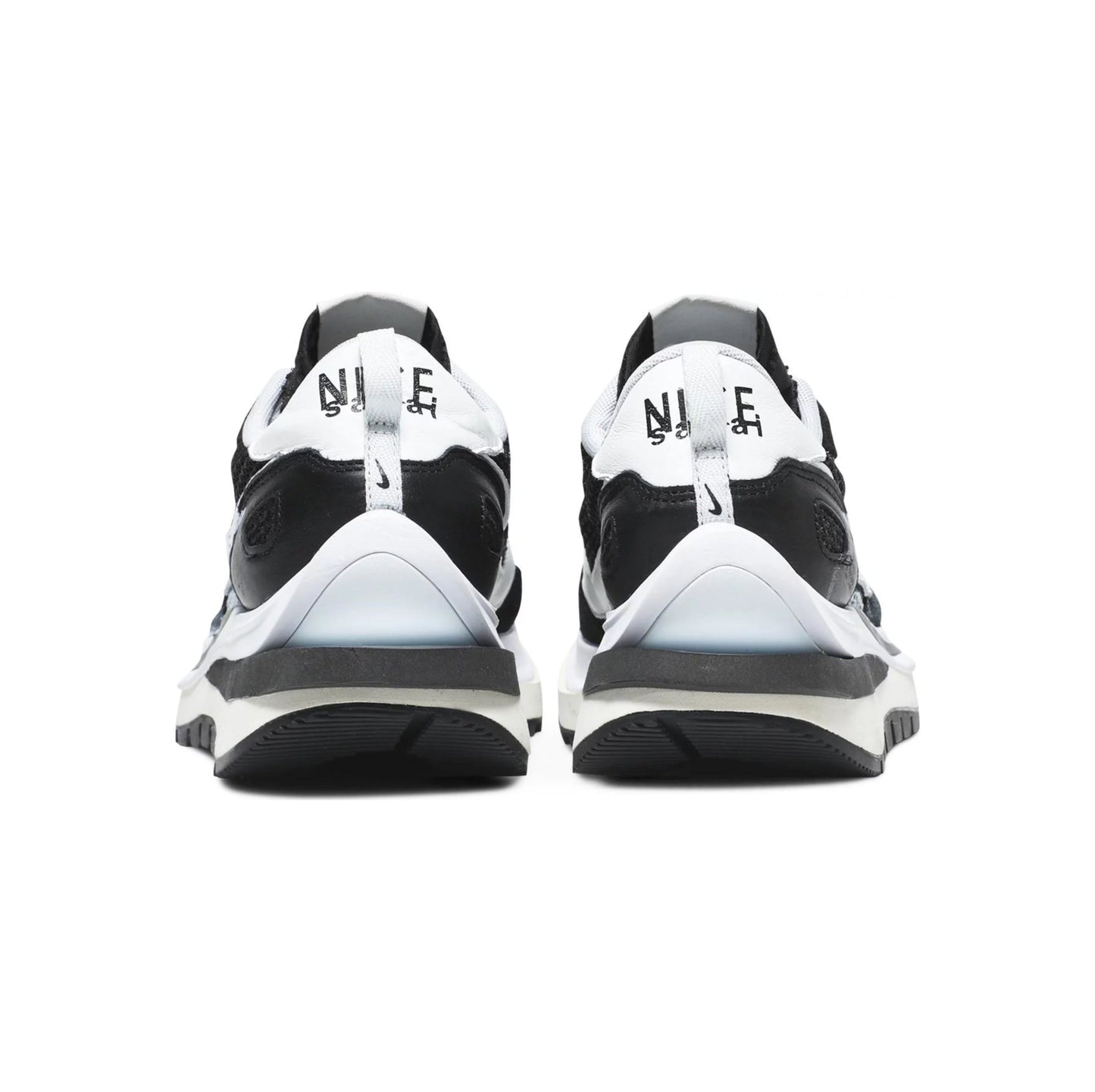 Tênis Sacai x VaporWaffle 'Black White'