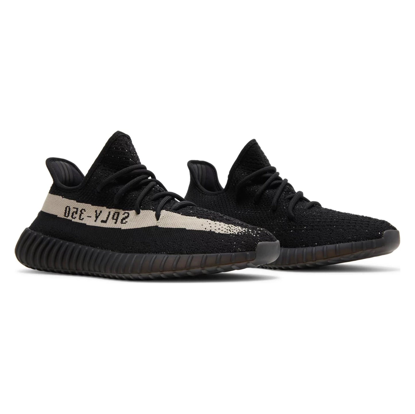Tênis Yeezy Boost 350 V2 'Oreo'