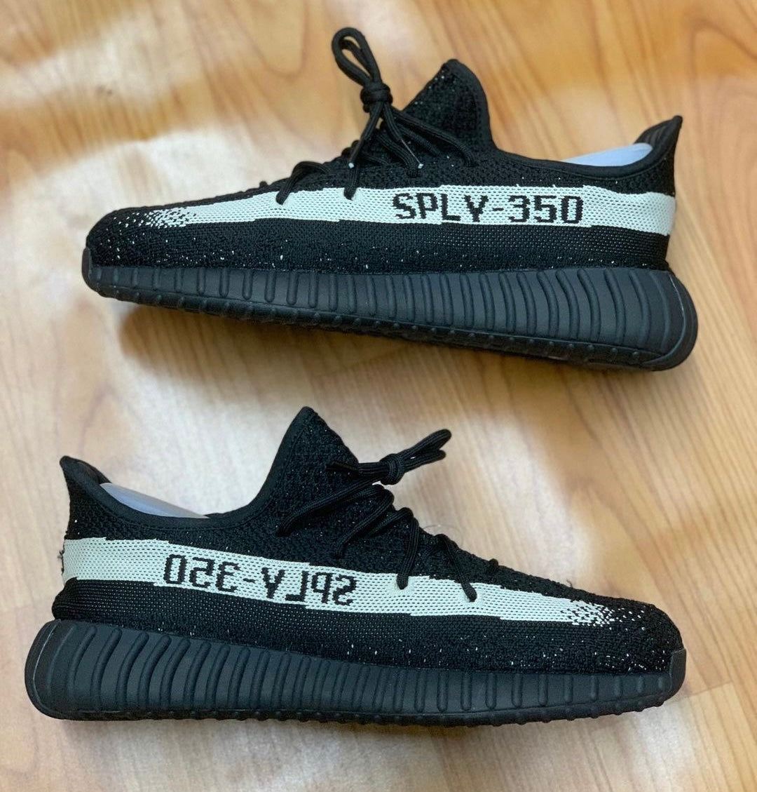 Tênis Yeezy Boost 350 V2 'Oreo'
